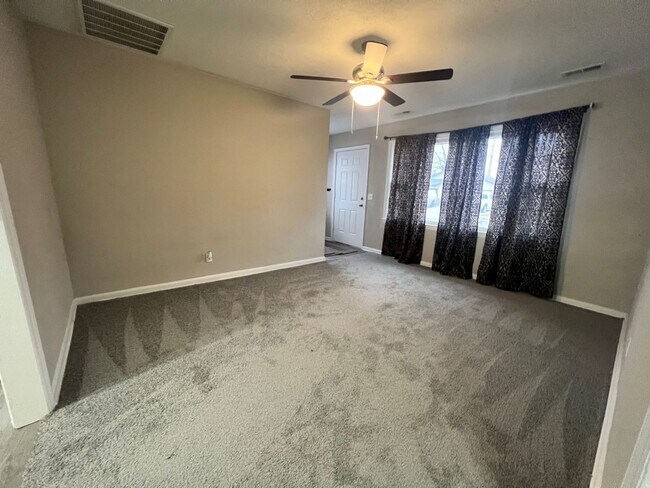 Building Photo - Completely updated 2 Bed/1 bath Home