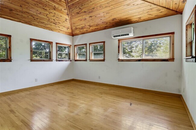 Building Photo - 1706 Maple Ave