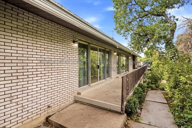 Building Photo - 5070 Doren Dr