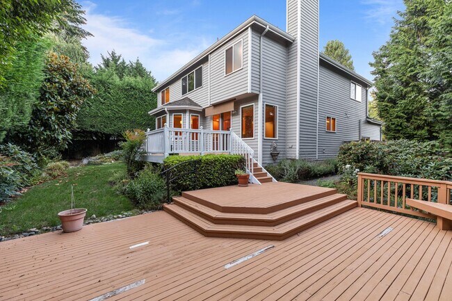 Building Photo - Spacious 4 bed/2.5 bath in Kirkland