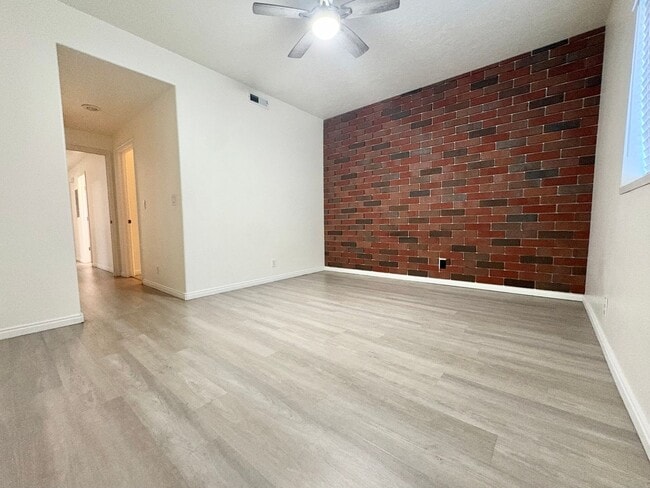 Building Photo - Lakeview Orem Living – 3 Bed Near UVU