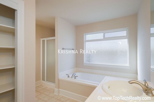 Building Photo - 12750 NW Alsace Ln