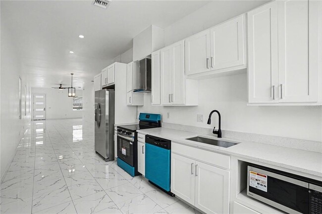 Building Photo - 2328 W Spruce St