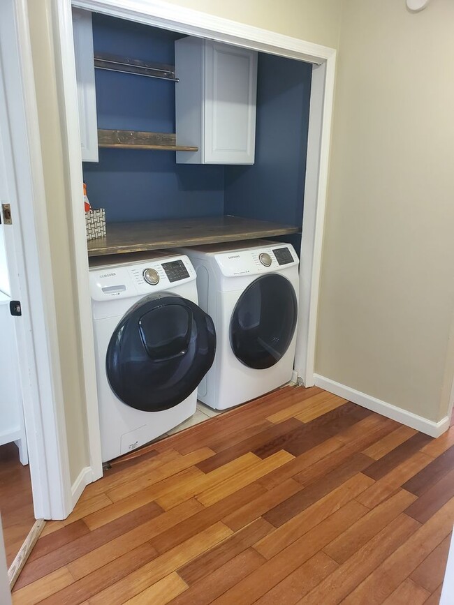 Building Photo - Deep Creek