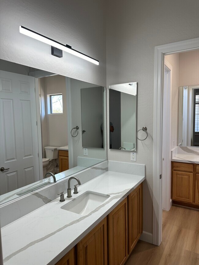 Building Photo - 42107 N Mountain Cove Dr