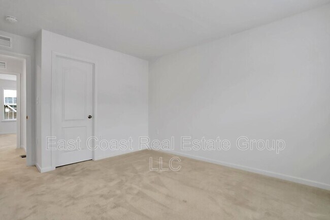 Building Photo - 204 Station Terrace W