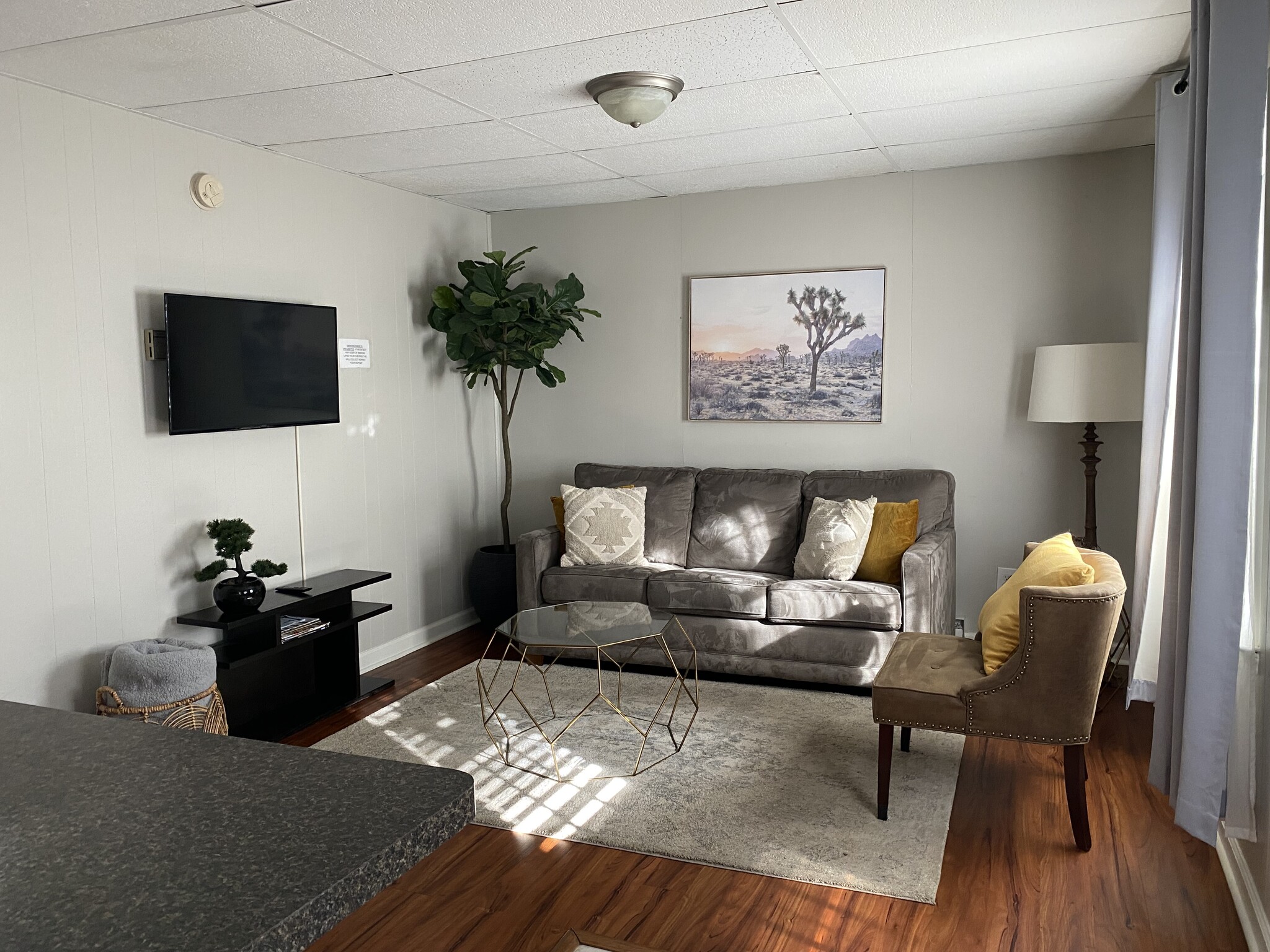 Building Photo - 454 Corona St