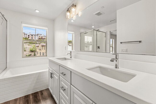 Building Photo - Highly upgraded 3 Bed 3 Bath Townhome with Resort Style Amenities