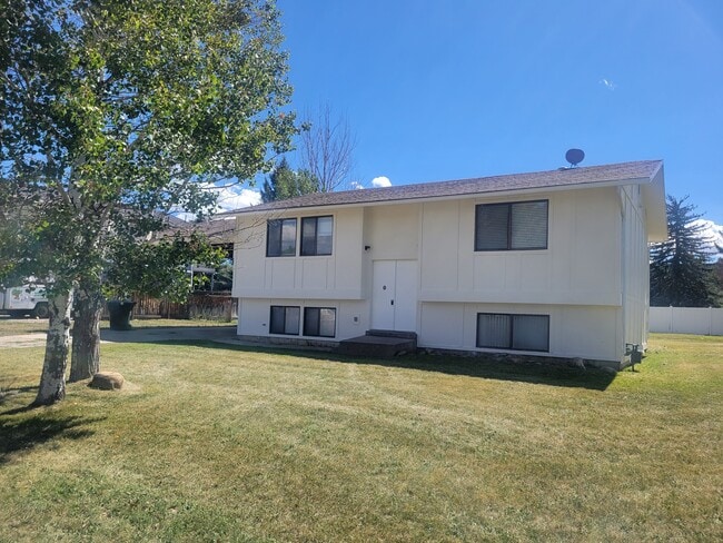 Building Photo - 165 W 910 S
