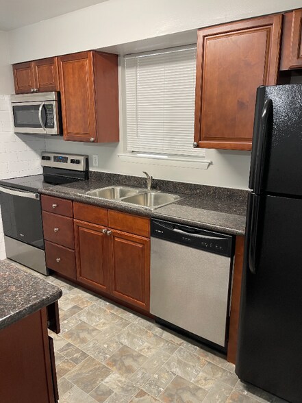 Primary Photo - 2525 Annunciation St