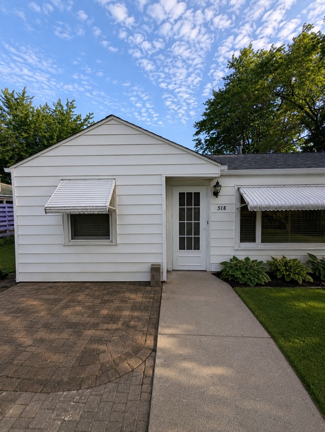 Building Photo - Spacious Ranch Style Home With Attached Garage in Silvis!