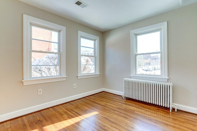 Building Photo - 530 E Alexandria Ave