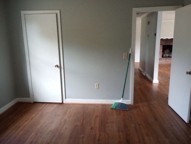 Building Photo - 8 Sewanee Ave