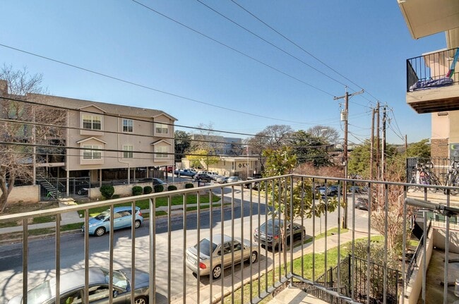 Building Photo - West Campus Gem!!!