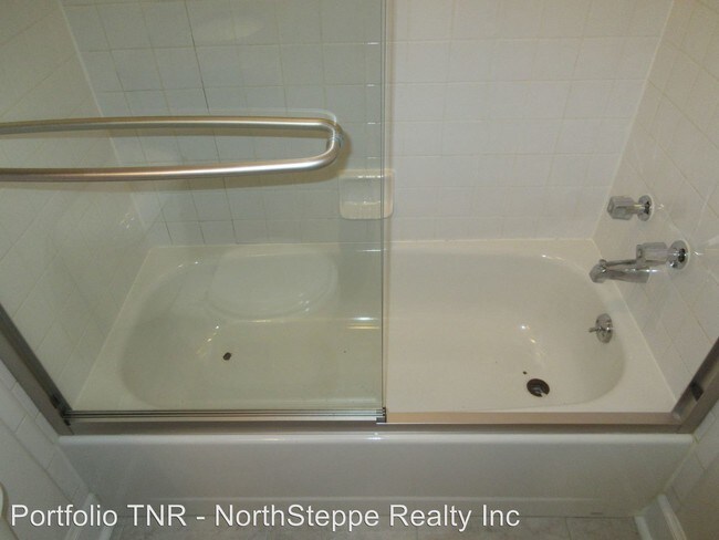 Building Photo - 694 Kerr St