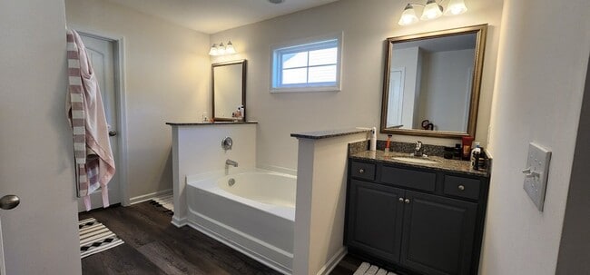 Building Photo - 354 Niblick Dr