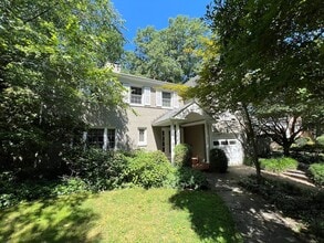 Building Photo - Berkley Stunner