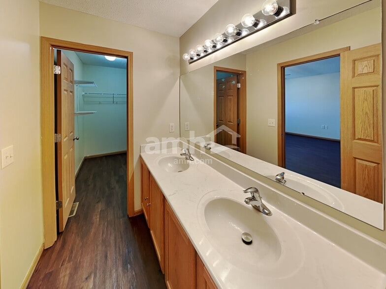 Building Photo - 6875 Tumbleweed Ln