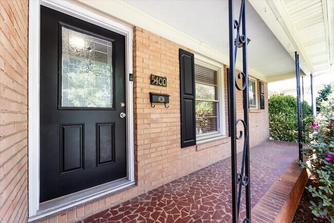 Building Photo - 5400 Farmbrook Dr