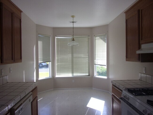 Building Photo - 1609 Paseo Flores Dr