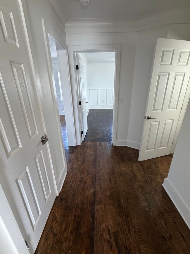 Building Photo - 222 Burnett St