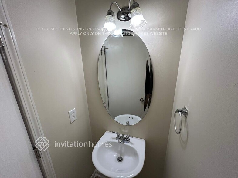 Building Photo - 547 Tribune Dr