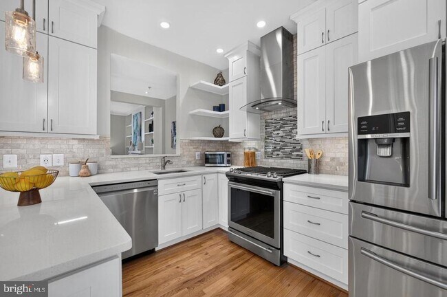 Building Photo - 122 Sanborn Pl