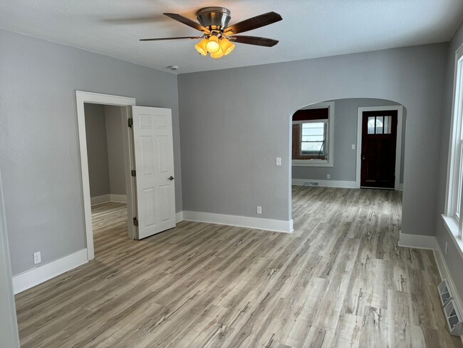 Building Photo - 3 Bedroom with a Possible 4th Bay City Ren...