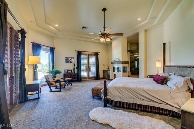 Building Photo - 549 Regents Gate Dr