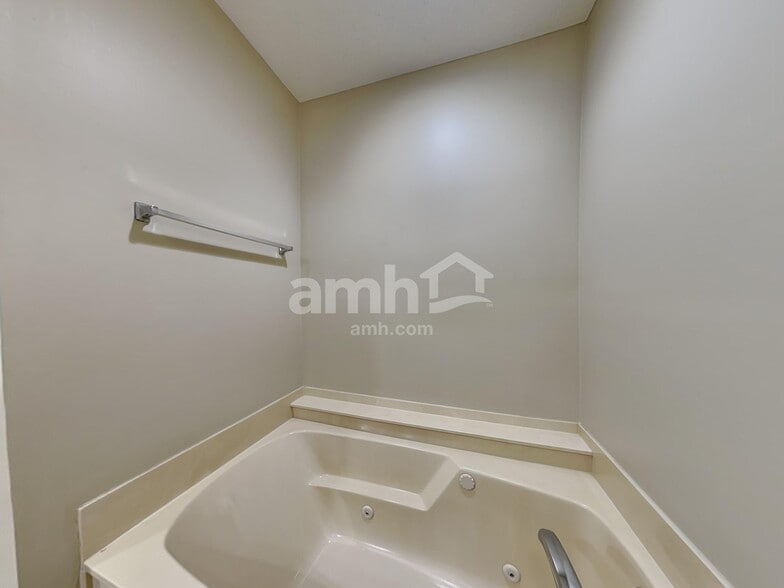 Building Photo - 130 Parkview Rd