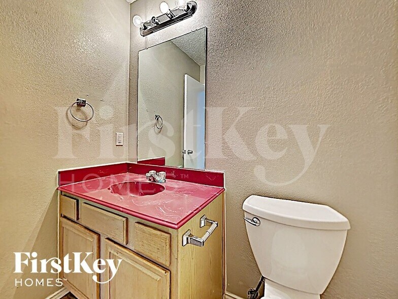 Building Photo - 530 Alameda Ave