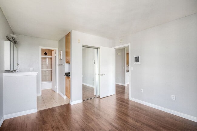 Building Photo - Modern Top Floor Condo in Gated Community Near SDSU