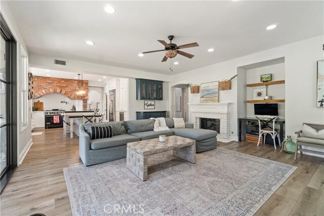 Building Photo - 11 Willowglade