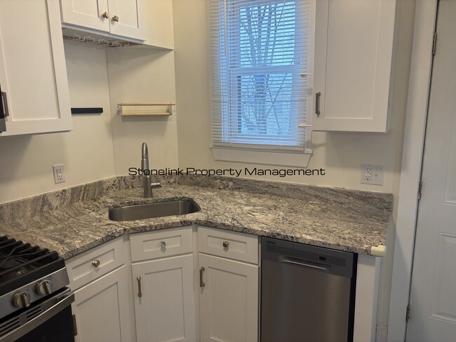 Building Photo - 124 Leo Ave