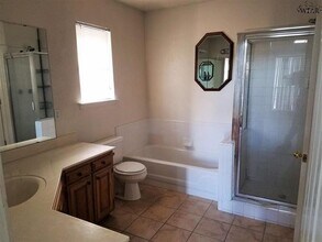 Building Photo - 3 bedroom, 2 bath close to Sheppard AFB
