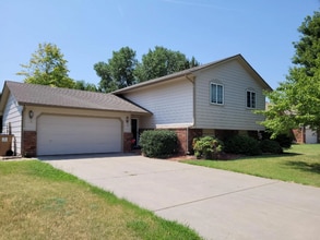 Building Photo - Secluded 3 Bedroom 2 Bathroom!