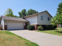 Building Photo - Secluded 3 Bedroom 2 Bathroom!