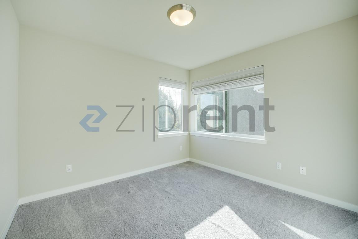 Building Photo - Unit K1