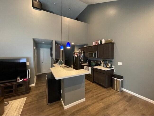 Building Photo - 2304 W George St