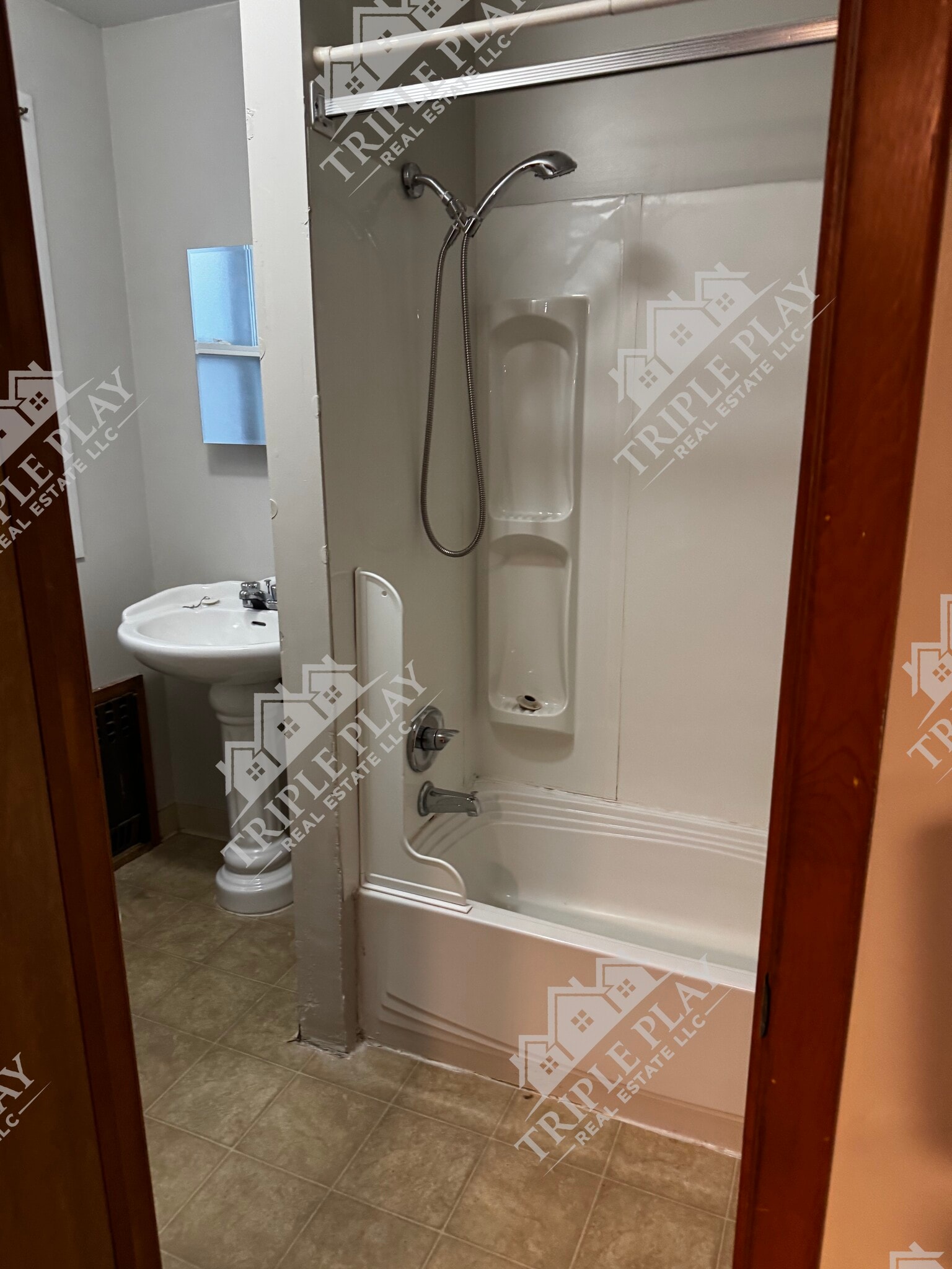 Bathroom - 213 King St