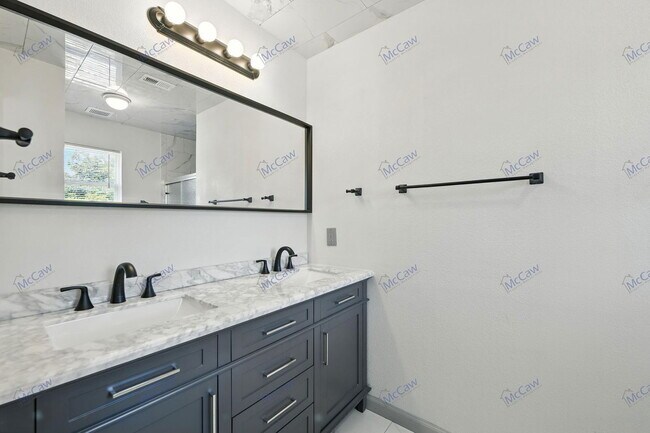 Building Photo - 2109 Jeannette Ct