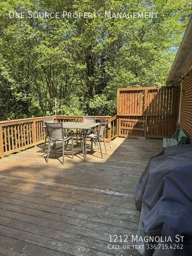 Building Photo - 1212 Magnolia St