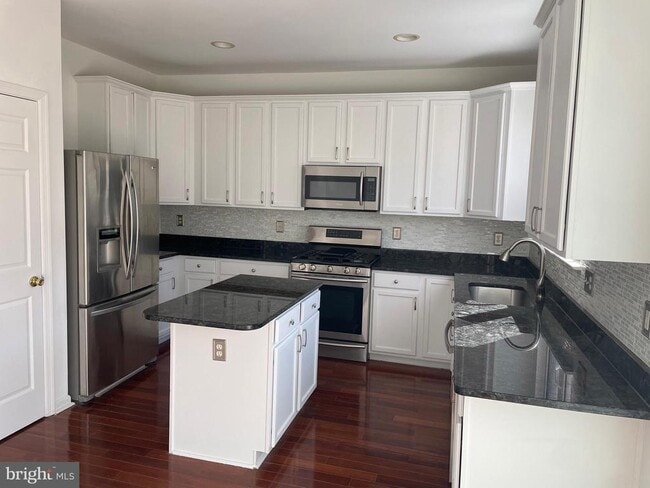 Building Photo - 6330 James Harris Way