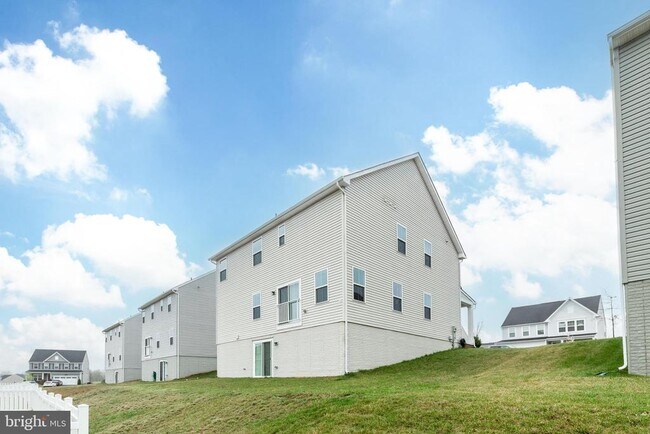 Building Photo - 112 Sherman Wy