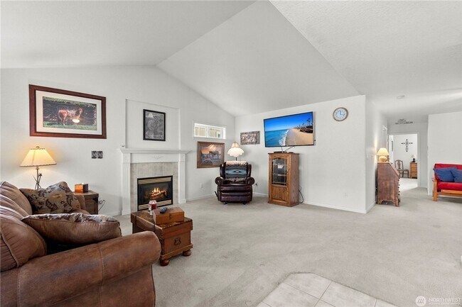 Building Photo - Quiet Updated Townhome in Prime Location!