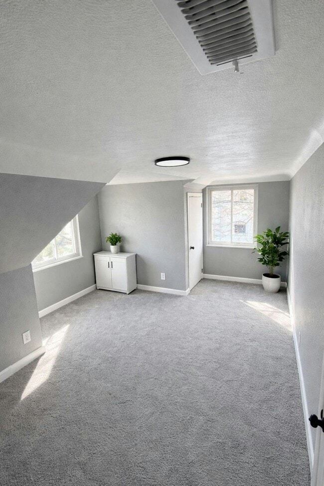 Building Photo - 5563 Silvertown Dr