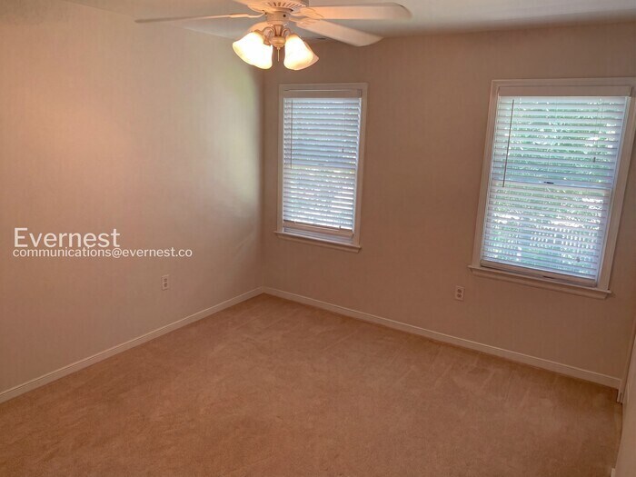 Building Photo - 2316 Horsley Dr