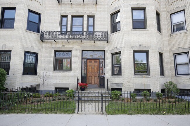 Building Photo - 919 Beacon St