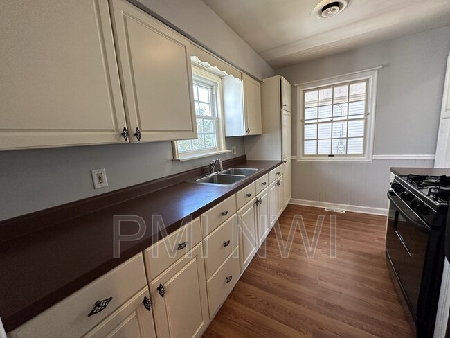 Building Photo - 209 N Rensselaer Ave