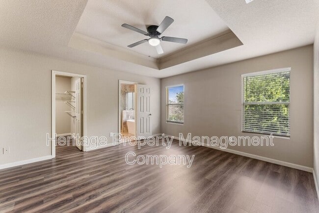 Building Photo - 5819 Providence Oak